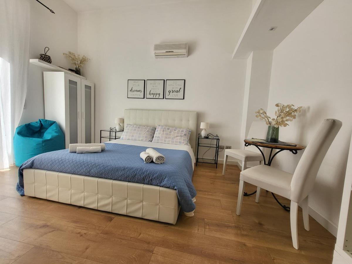 Living Cagliari Marina Bed & Breakfast Exterior photo